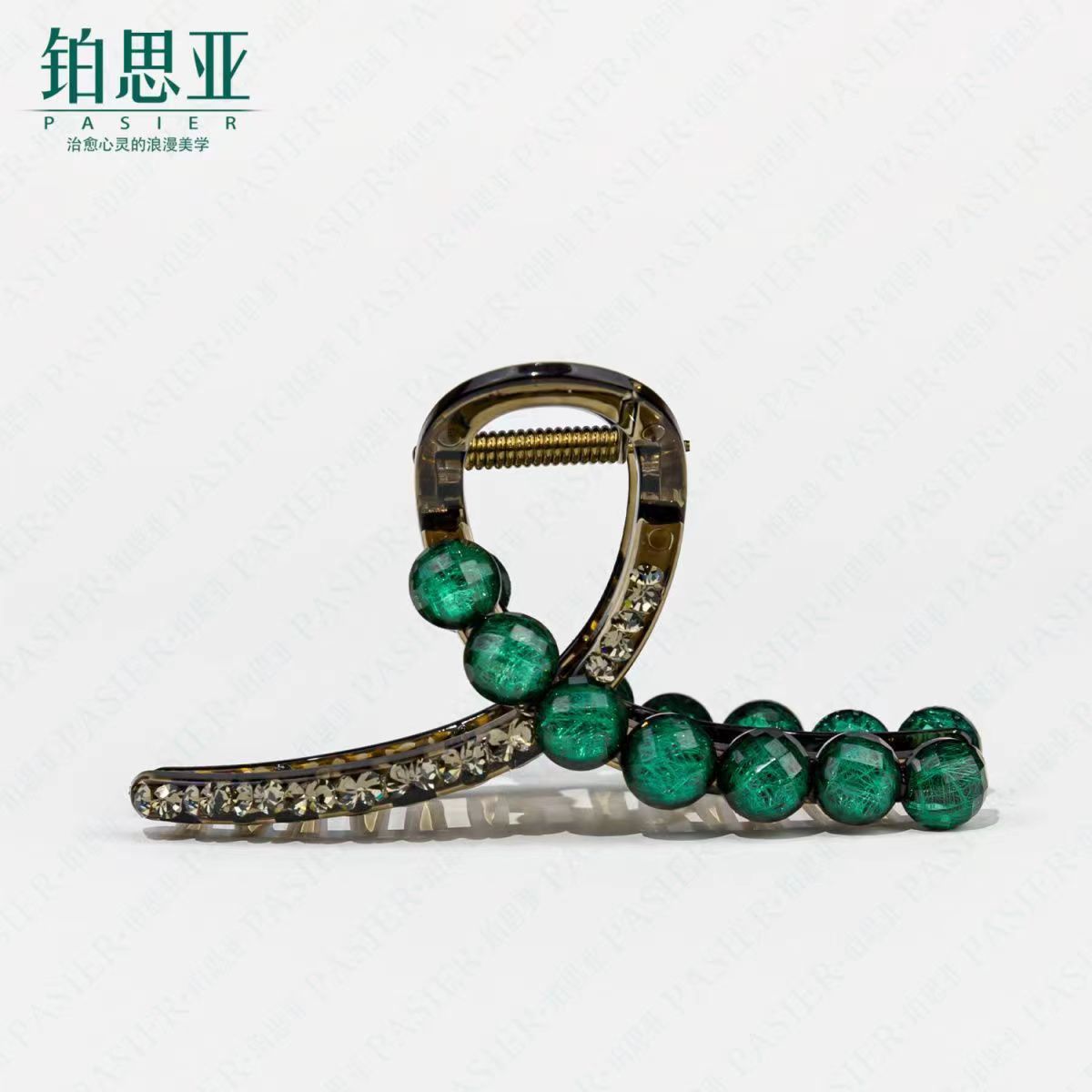 Wholesale Vintage Emerald Shark Clip